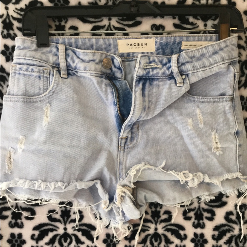 High rise ripped shorts 😇